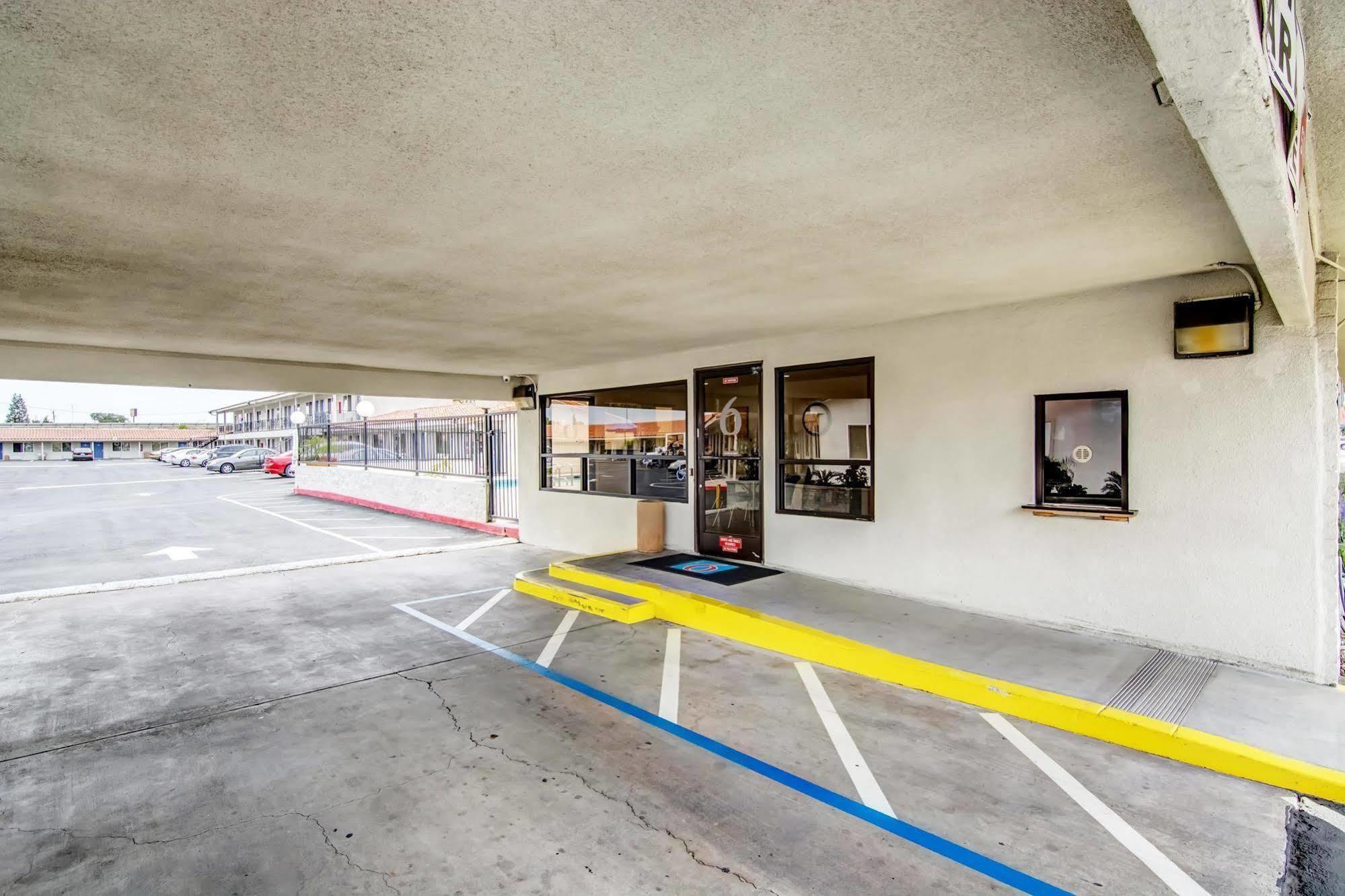 Motel 6 Manteca Esterno foto