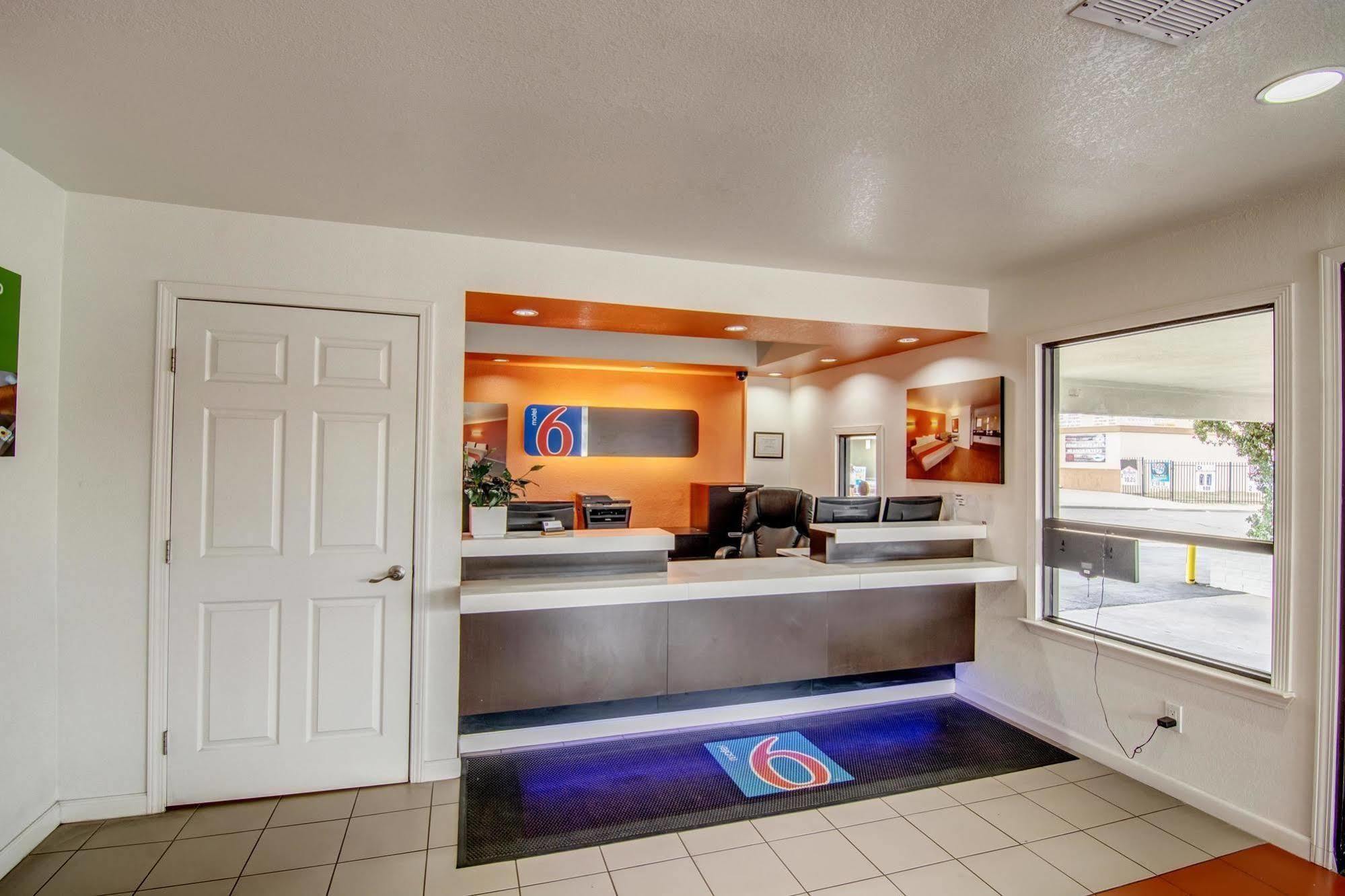 Motel 6 Manteca Esterno foto