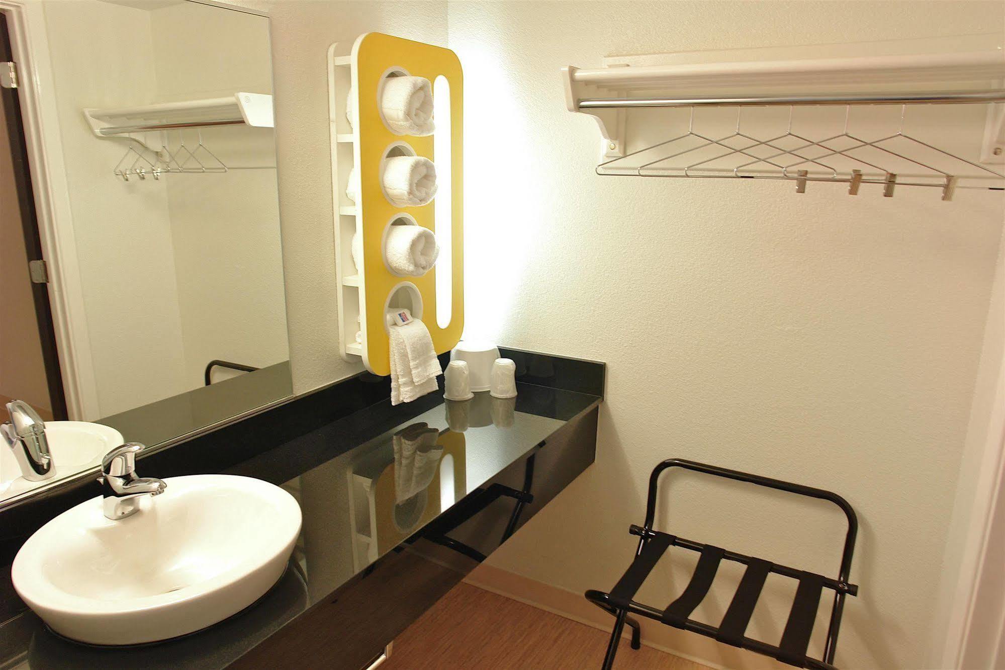 Motel 6 Manteca Esterno foto