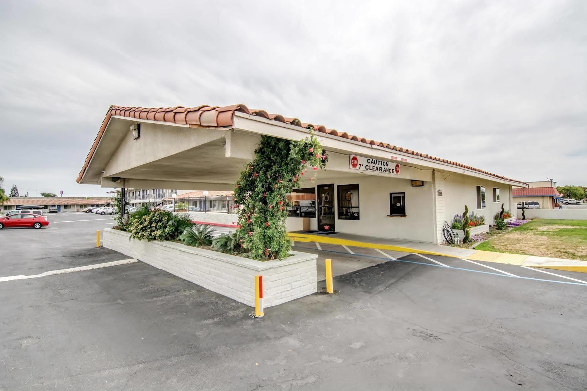 Motel 6 Manteca Esterno foto