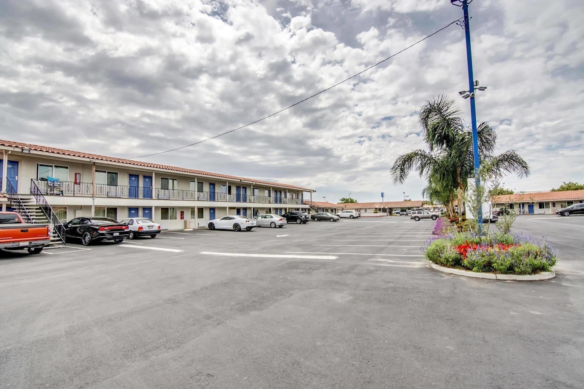 Motel 6 Manteca Esterno foto